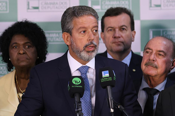O presidente da Câmara fez um pronunciamento à imprensa para tratar do tema