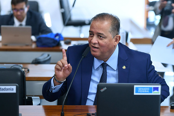 Parecer do senador Eduardo Gomes (PL-TO) pode ser votado nesta quarta-feira (12) em comissão temática