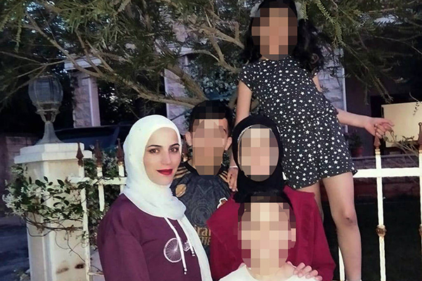 Mãe da menina, a brasileira Fatima Boustani, 30, que também ficou machucada no ataque, teve alta na terça-feira (11)