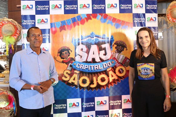 O prefeito de Santo Antônio de Jesus, Genival Deolino, apresenta a programação de São João