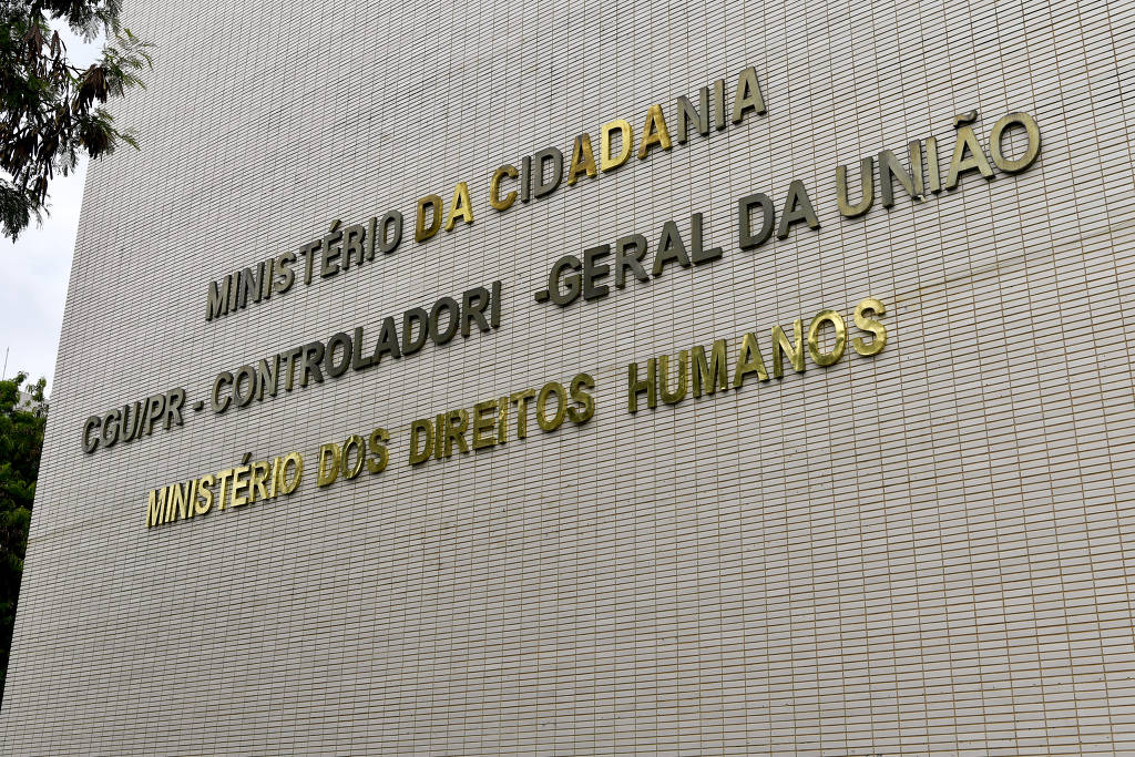 Fachada dos Ministério da Cidadania, Controladoria-Geral da União e do Ministério da Mulher, da Família e dos Direitos Humanos Fachada dos Ministério da Cidadania, Controladoria-Geral da União e do Ministério da Mulher, da Família e dos Direitos Humanos