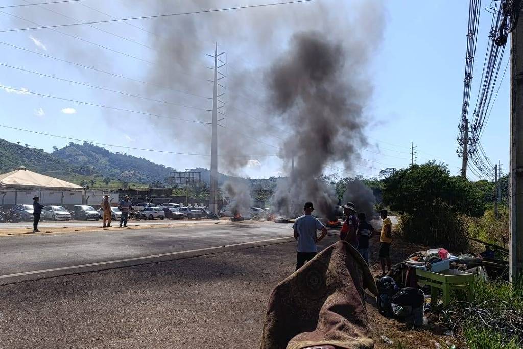 Trabalhadores rurais bloqueiam rodovia no PA em protesto contra visita de Bolsonaro