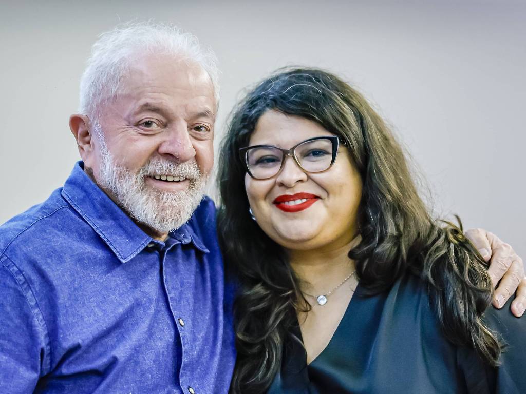 O presidente Lula e a pesquisadora e jornalista Ana Flávia Marques, que assumirá a presidência do Instituto Lula interinamente O presidente Lula e a pesquisadora e jornalista Ana Flávia Marques, que assumirá a presidência do Instituto Lula interinamente