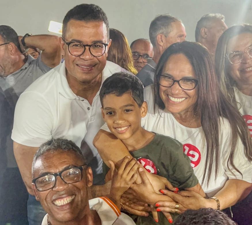 A prefeita de Araci fechou aliança com seis partidos e garante apoio de Jerônimo para disputar reeleição
