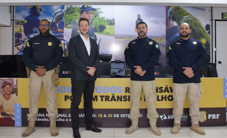 Entre os itens doados estão botas táticas, miras holográficas com magnificador e coldres Entre os itens doados estão botas táticas, miras holográficas com magnificador e coldres