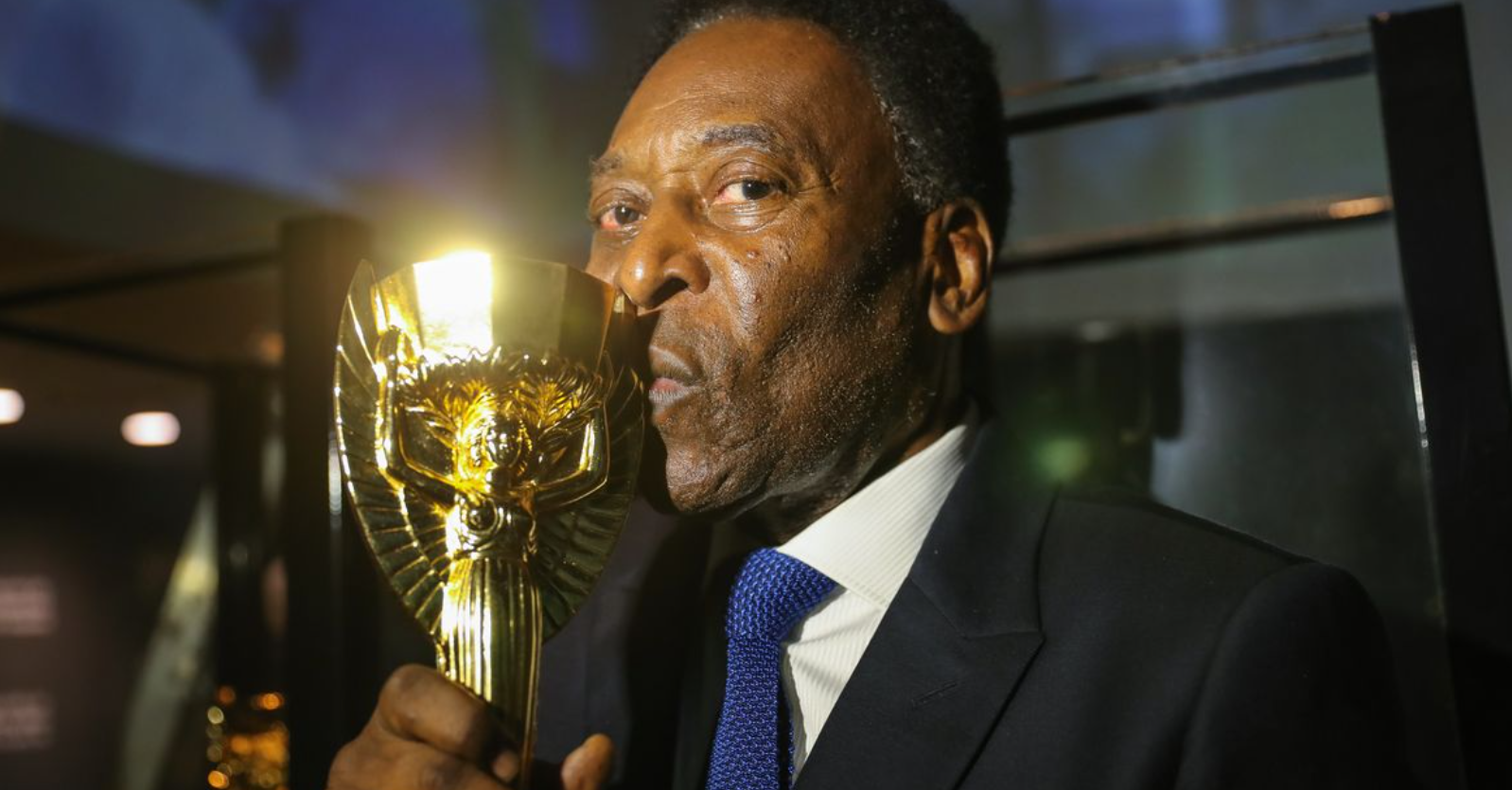 Nessa data, o maior camisa 10 da história marcou seu milésimo gol Nessa data, o maior camisa 10 da história marcou seu milésimo gol