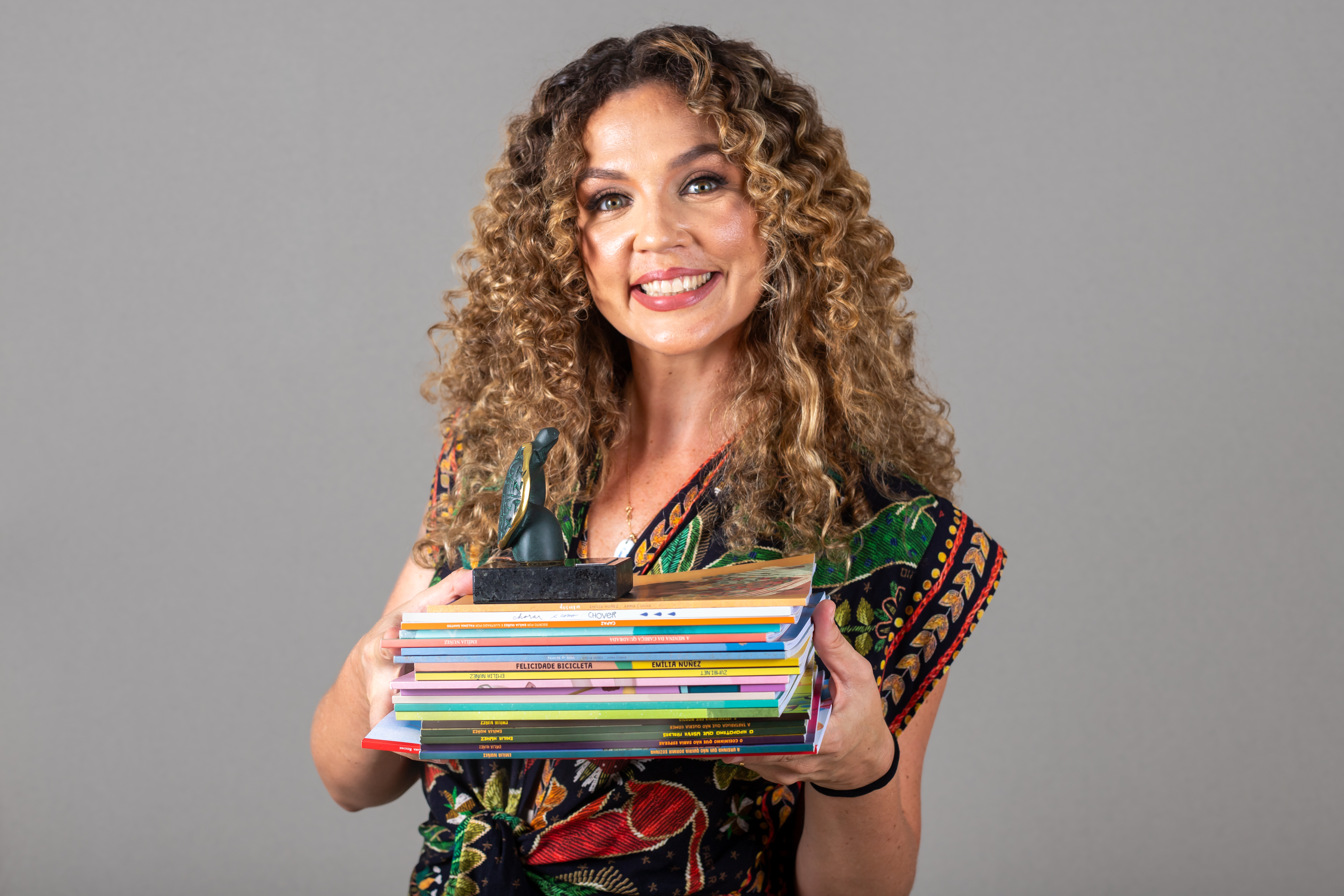 Emília Nuñez lança livro infantil no Shopping Paseo
