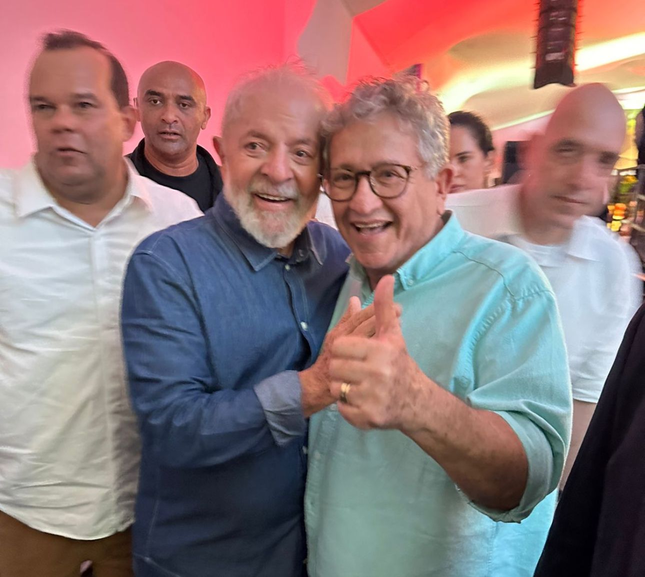 Caetano encontra com Lula em dia de anúncio de obras para Camaçari