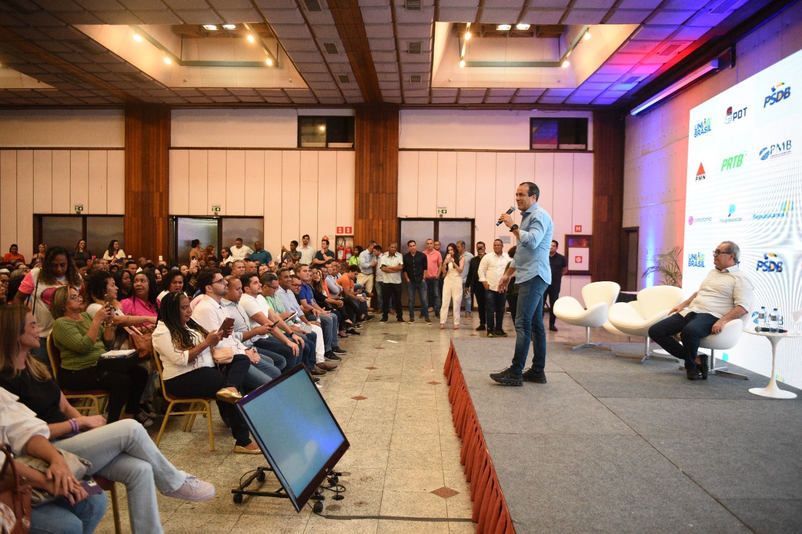 Bruno Reis participa de encontro com pré-candidatos a vereador