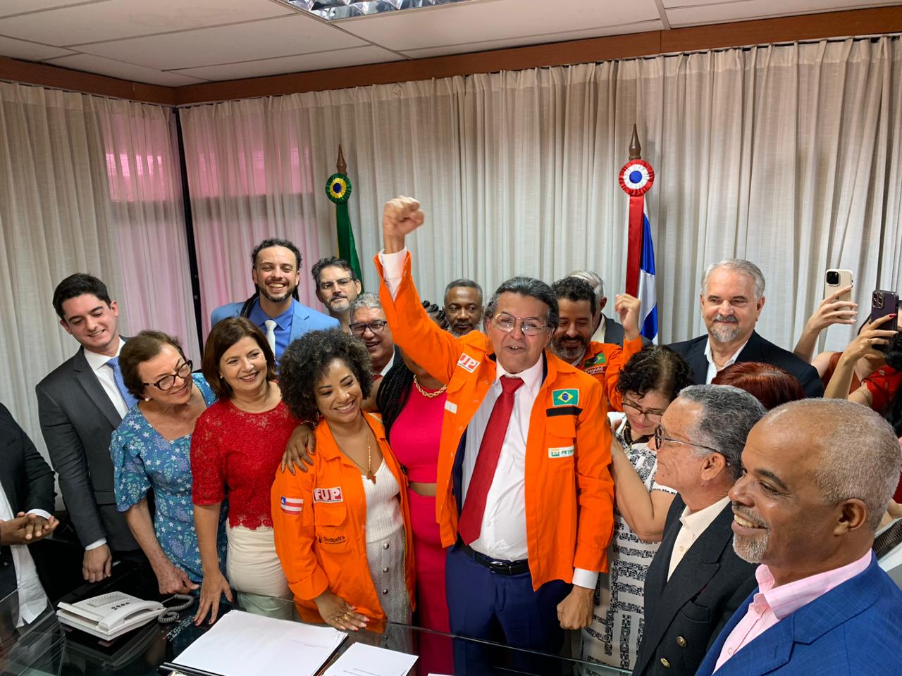 O petista Radiovaldo Costa tomou posse como deputado estadual