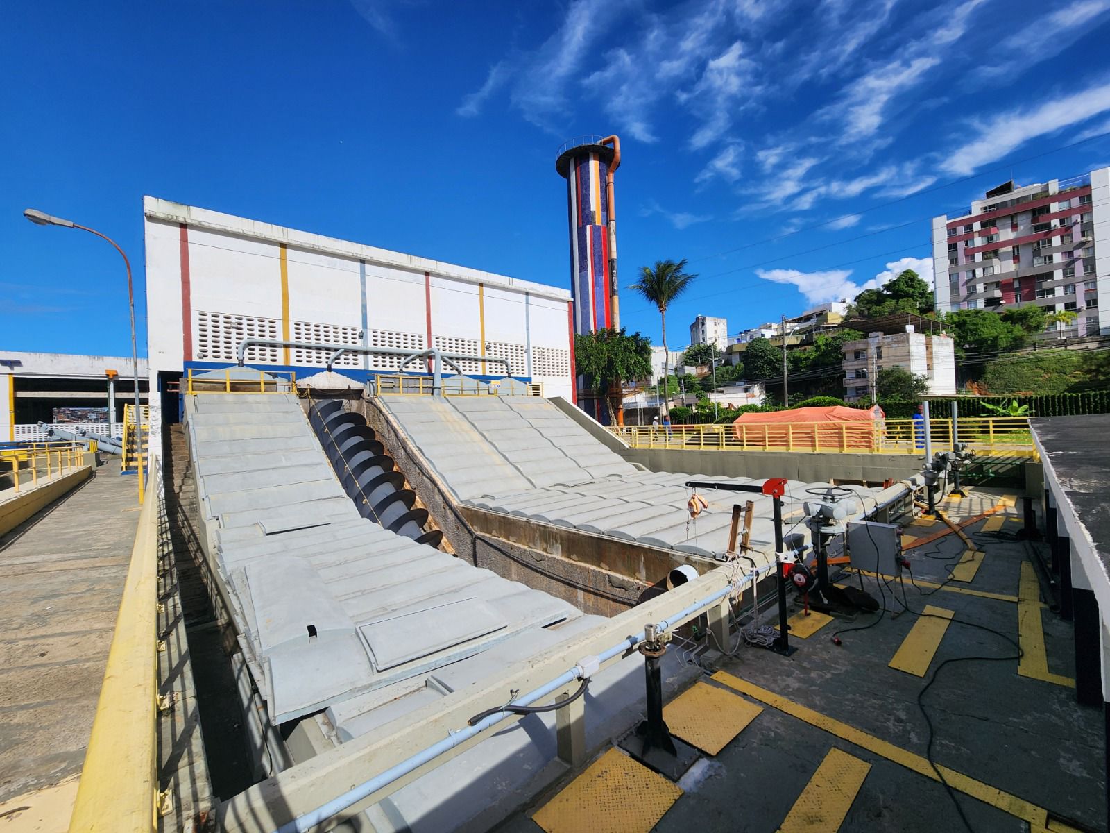 Maior bomba parafuso da América Latina é instalada em sistema de esgotamento sanitário de Salvador