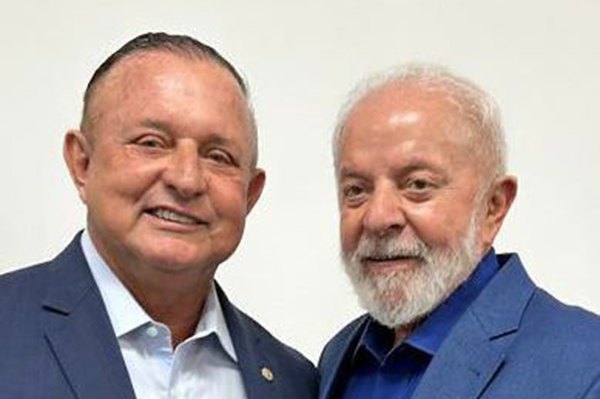 O presidente da Assembleia Legislativa da Bahia, Adolfo Menezes (PSD), e o presidente Lula