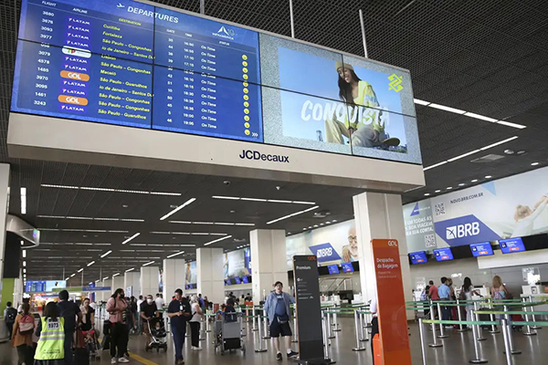 Inframerica, administradora do aeroporto de Brasília, disse que o apagão gerou "apenas impactos pontuais em alguns sistemas de check-in" Inframerica, administradora do aeroporto de Brasília, disse que o apagão gerou "apenas impactos pontuais em alguns sistemas de check-in"