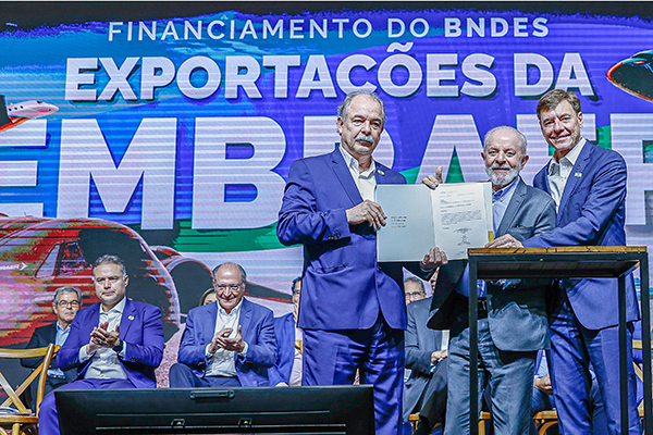 Anúncio de financiamento do BNDES às exportações da Embraer