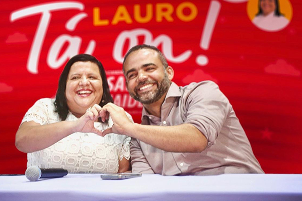 Antônio Rosalvo (PT), pré-candidato a prefeito de Lauro de Freitas com a vereadora Naide Brito (Republicanos), pré-candidata a vice