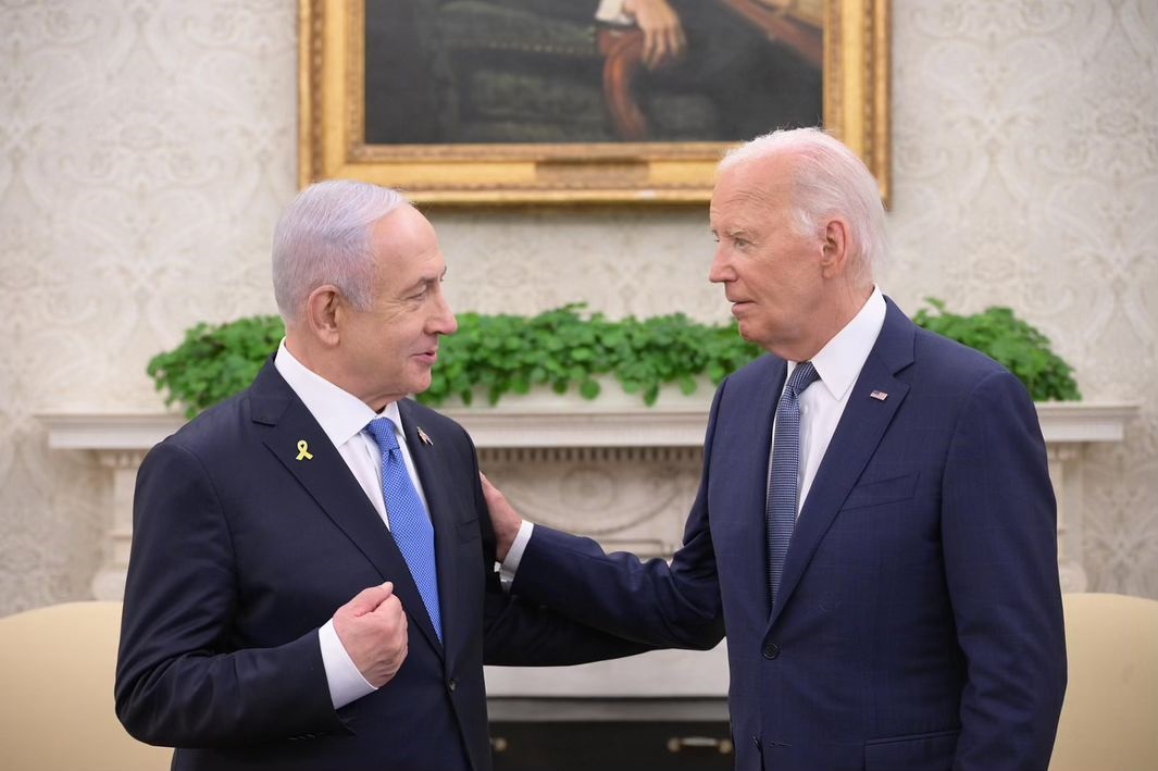 O primeiro-ministro de Israel, Binyamin Netanyahu, com o presidente dos EUA, Joe Biden