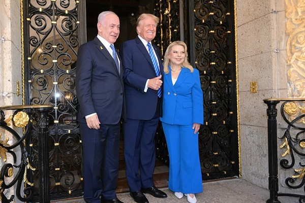 Primeiro-ministro de Israel, Benjamin Netanyahu, e sua esposa são recebidos pelo presidente Donald Trump