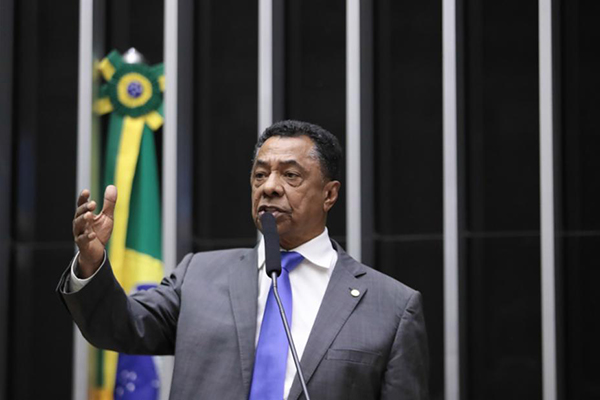 Presidente da bancada, o deputado federal Damião Feliciano (União Brasil-PB) votou a favor do projeto