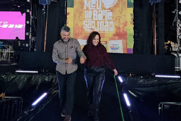 O prefeito de Irecê, Elmo Vaz, com a primeira-dama no São João