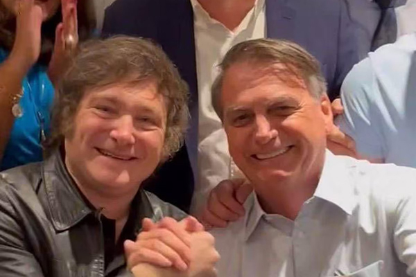 O presidente da Argentina, Javier Milei, com o ex-presidente Jair Bolsonaro (PL)