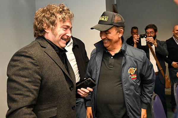 O presidente da Argentina, Javier Milei, com o governador de SC, Jorginho Melo O presidente da Argentina, Javier Milei, com o governador de SC, Jorginho Melo