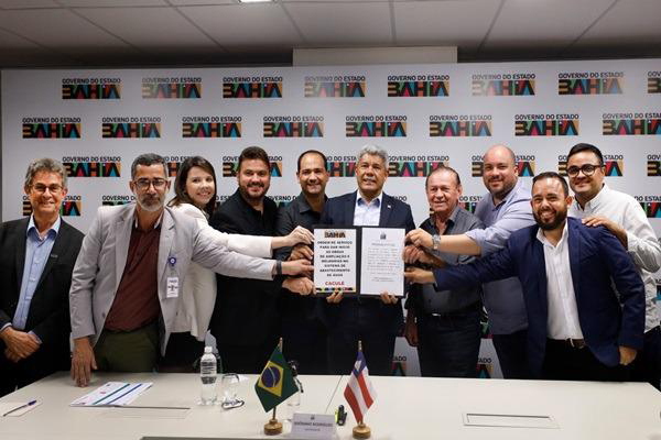 Governador Jerônimo Rodrigues assina ordem de serviço de obra da Embasa em Caculé