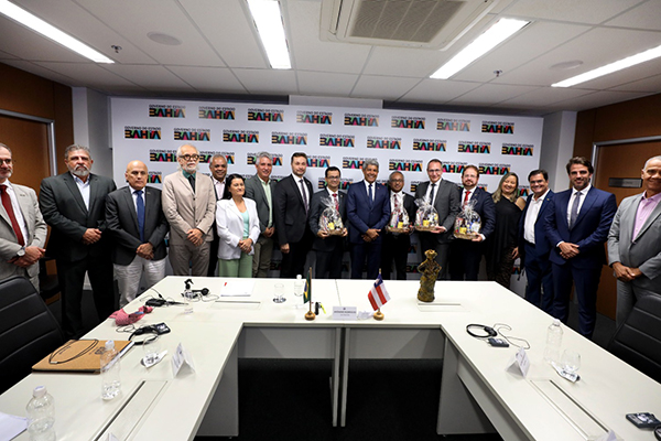 Governador Jerônimo Rodrigues assinou um protocolo de intenções para instalação da primeira fábrica de painéis fotovoltaicos da América Latina