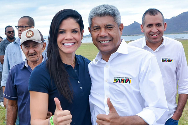 A secretária estadual de Infraestrutura Hídrica e Saneamento, Larissa Moraes, e o governador Jerônimo Rodrigues