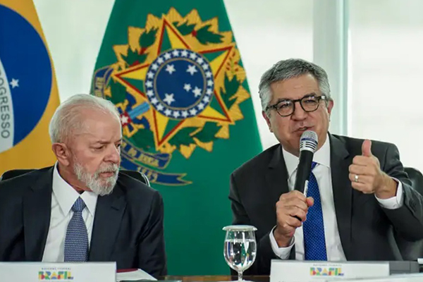 O presidente Lula (PT) e o ministro Alexandre Padilha (Relações Institucionais)