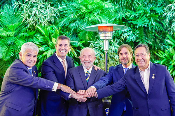 Lula com os presidentes José Raúl Mulino (Panamá), Santiago Peña (Paraguai), Luis Alberto Lacalle Pou (Uruguai) e Luis Arce (Bolívia) Lula com os presidentes José Raúl Mulino (Panamá), Santiago Peña (Paraguai), Luis Alberto Lacalle Pou (Uruguai) e Luis Arce (Bolívia)