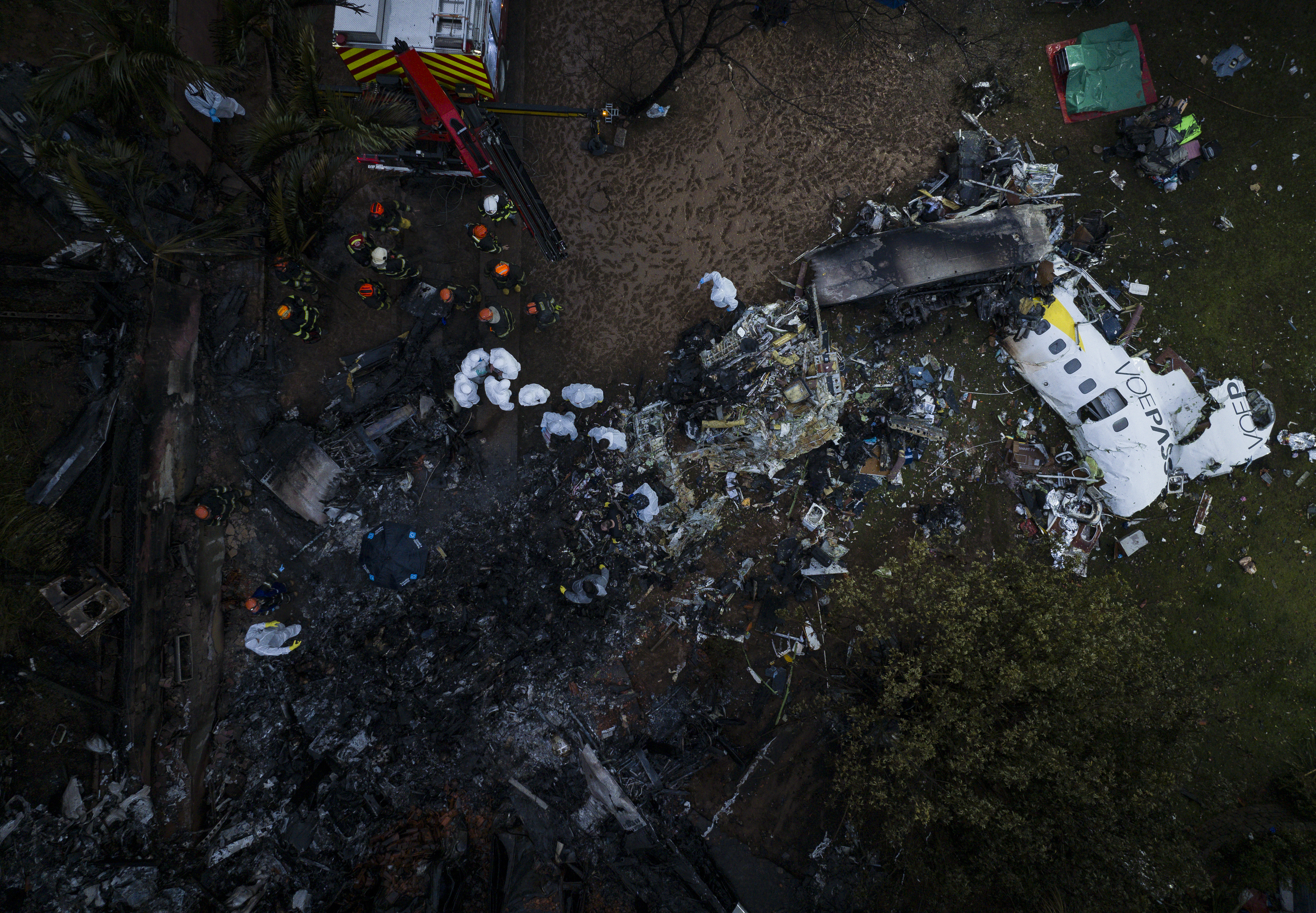 Avião cai em Vinhedo com 61 pessoas a bordo Avião cai em Vinhedo com 61 pessoas a bordo