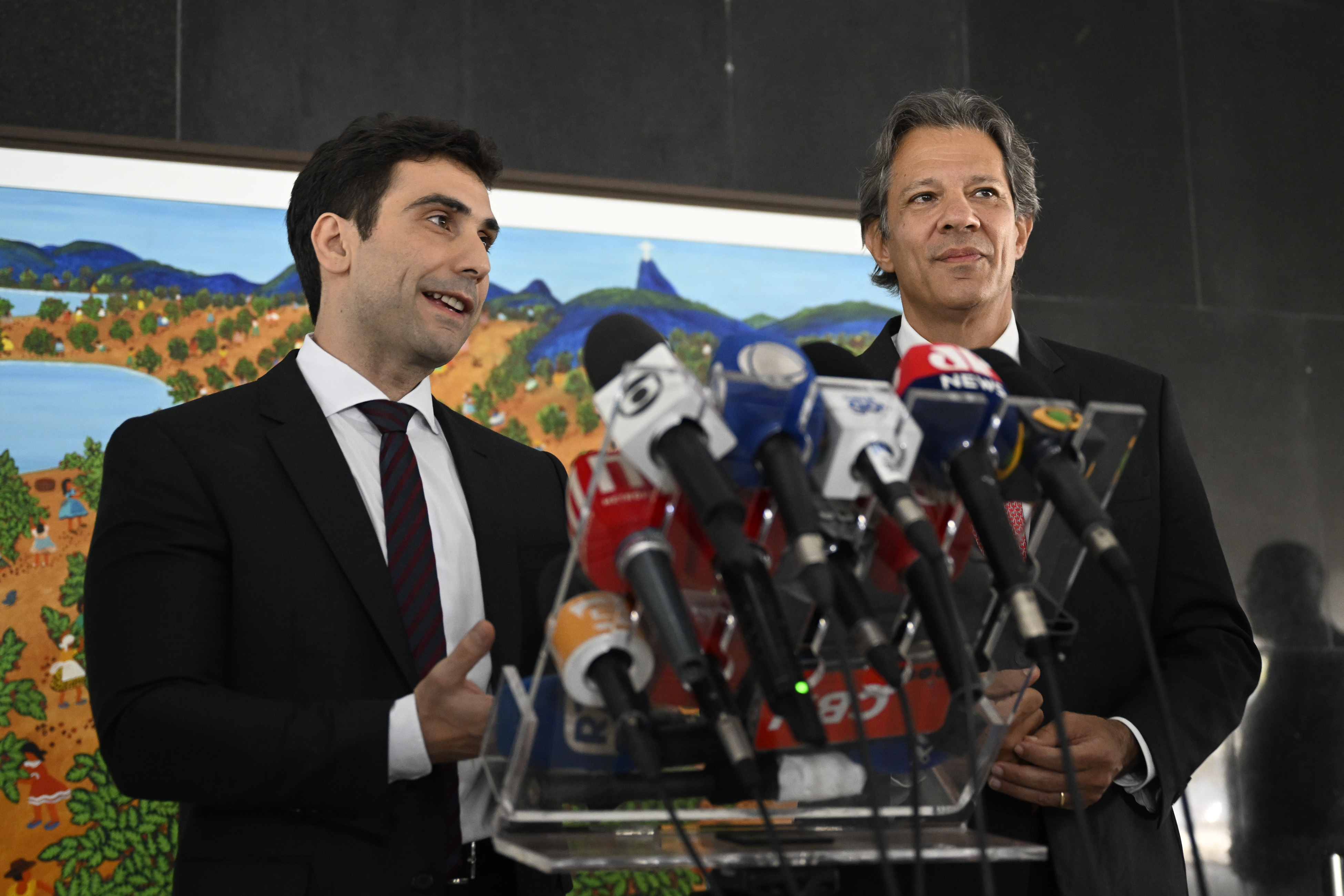 O ministro Fernando Haddad, da Fazenda, anuncia Gabriel Galípolo como o escolhido por Lula para a presidir o Banco Central