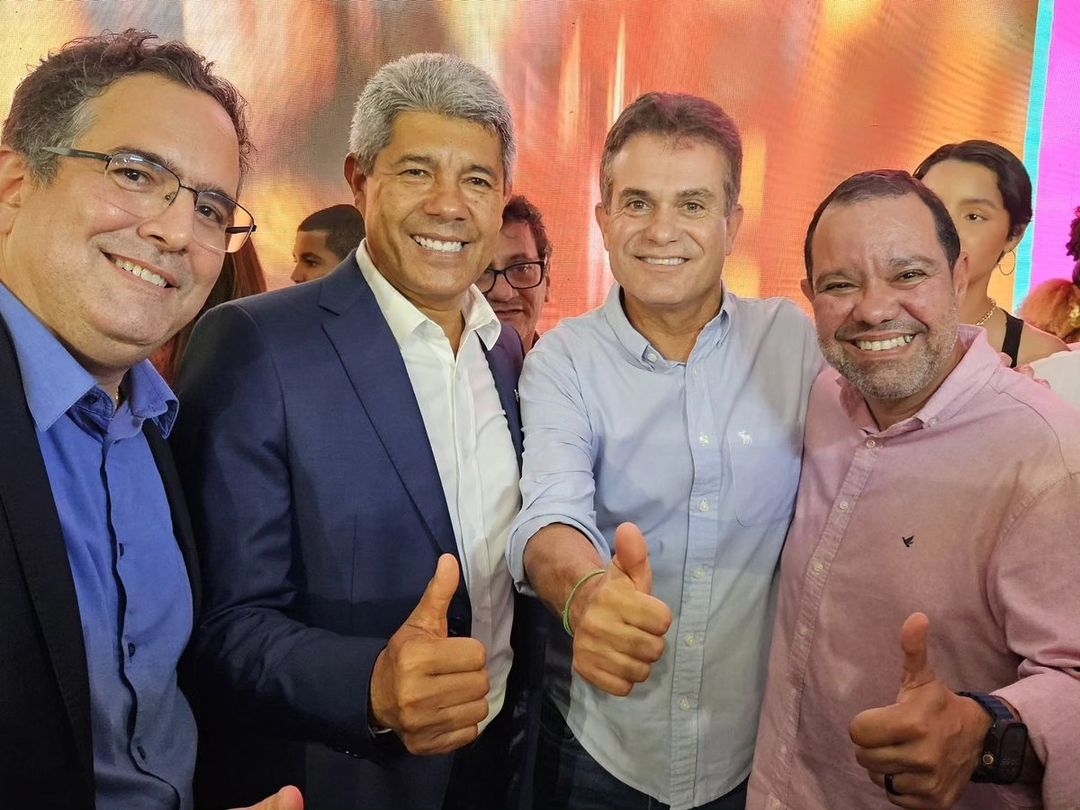 Max comemorou em rede social a notícia Max comemorou em rede social a notícia