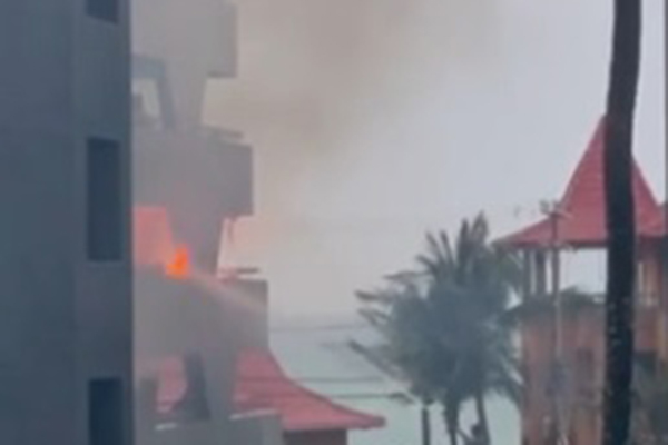 Chamas atingiram um imóvel localizado no segundo andar do Condomínio Edifício Residencial Cidade Sol, na rua Monte Conselho Chamas atingiram um imóvel localizado no segundo andar do Condomínio Edifício Residencial Cidade Sol, na rua Monte Conselho