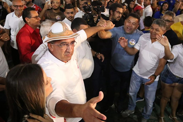 O ex-prefeito de Juazeiro Isaac Carvalho (PT)