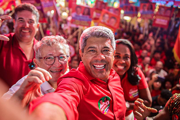 O governador Jerônimo Rodrigues (PT) e o candidato a prefeito de Camaçari, Luiz Caetano (PT) 
