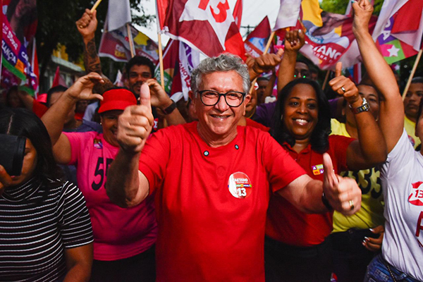 O candidato do PT a prefeito de Camaçari, Luiz Caetano O candidato do PT a prefeito de Camaçari, Luiz Caetano