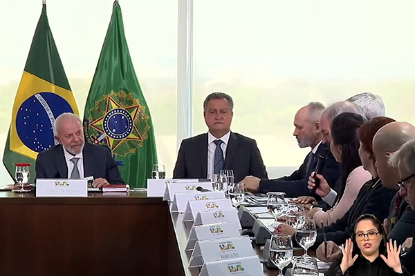 Presidente Luiz Inácio Lula da Silva (PT) participou nesta quarta-feira (21) de encontro com representantes da indústria de papel e celulose