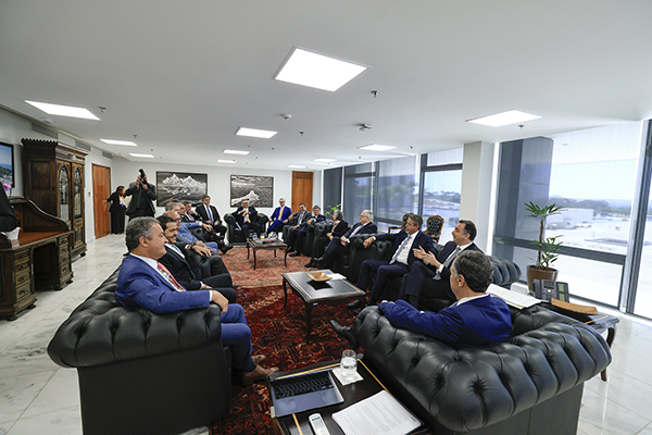 Ministros do STF com os presidentes da Câmara e do Senado, o procurador-geral da República, o advogado-geral da União e o ministro da Casa Civil