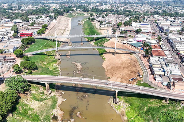 Nível baixo da água no rio Acre, em Rio Branco; seca atinge a região desde junho