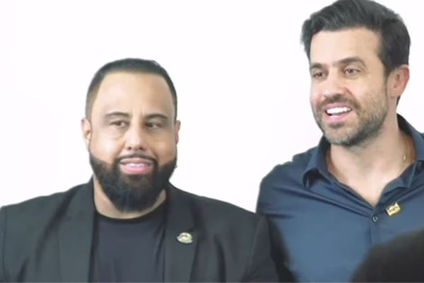 Escobar aparece ao lado de Marçal, em Marília, interior paulista.