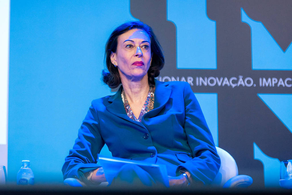 Ministra Regina Helena, do STJ, durante painel em evento da Fiemg