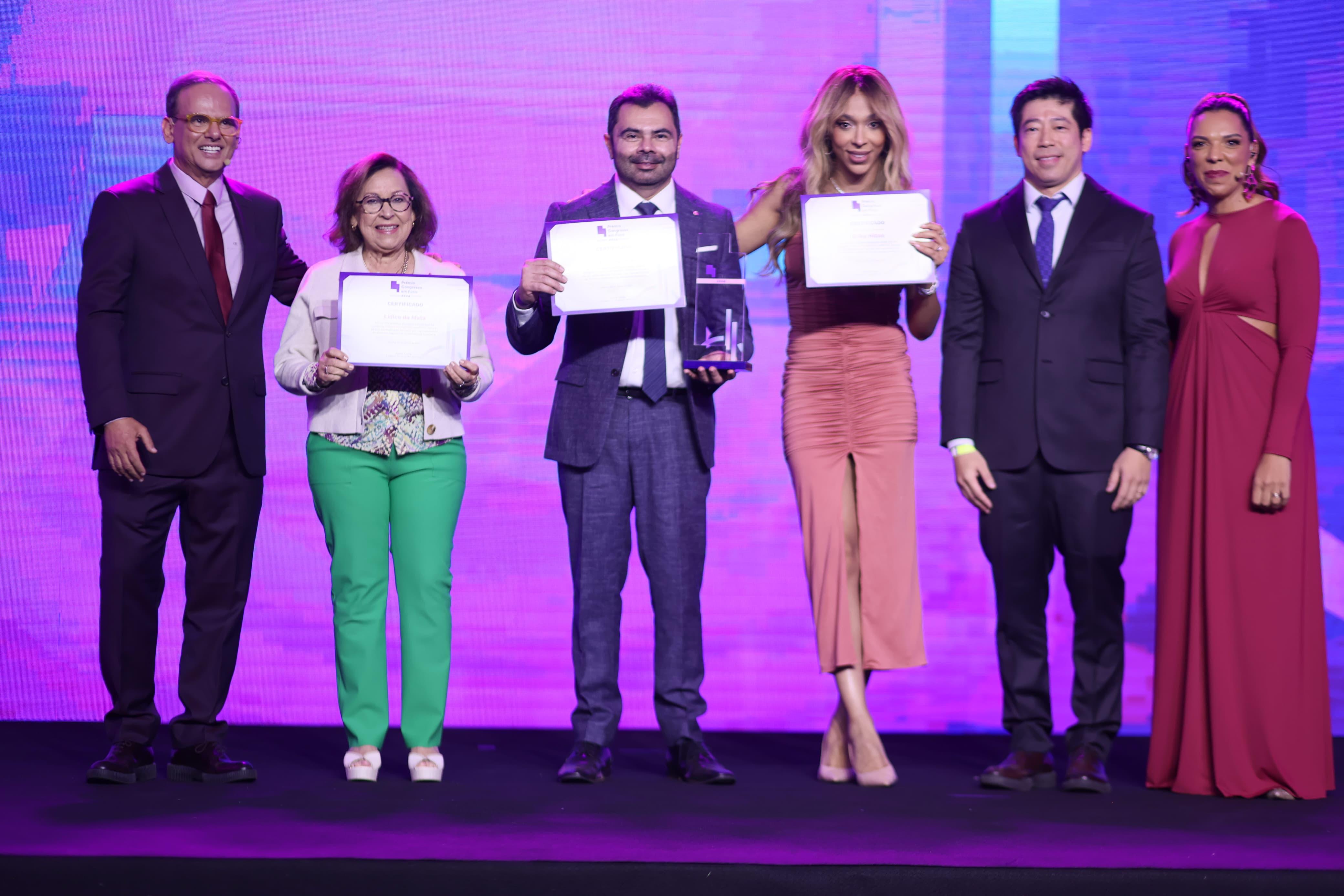 Lídice recebe Prêmio Congresso em Foco na categoria Cidades Inteligentes