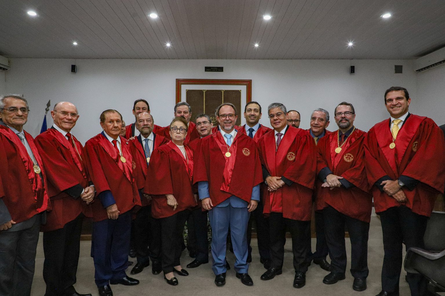 Magistrado ocupa a cadeira de nº 10 Magistrado ocupa a cadeira de nº 10