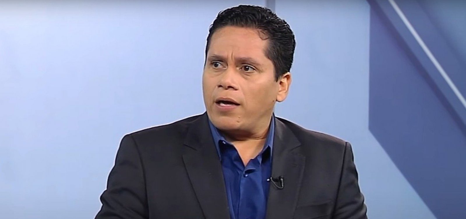 Apresentador Uziel Bueno