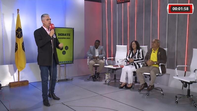 A ausência de Augusto Castro foi duramente criticada por Isaac Nery e pelos outros candidatos presentes A ausência de Augusto Castro foi duramente criticada por Isaac Nery e pelos outros candidatos presentes