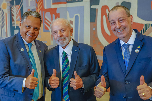 O deputado federal Antonio Brito (PSD), o presidente Lula (PT) e o senador Omar Aziz (PSD)
