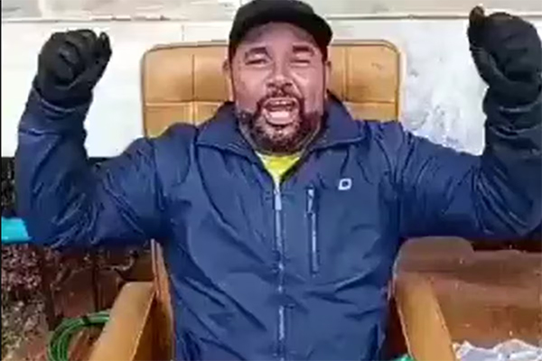 Fábio Alexandre de Oliveira sentado em cadeira do ministro Alexandre de Moraes Fábio Alexandre de Oliveira sentado em cadeira do ministro Alexandre de Moraes