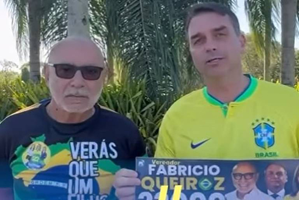 Em vídeo, o senador Flávio Bolsonaro (à direita) pede votos para Fabrício Queiroz (à esquerda)