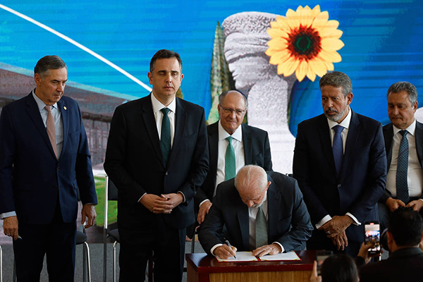 Lula e chefes dos demais Poderes no Palácio do Planalto